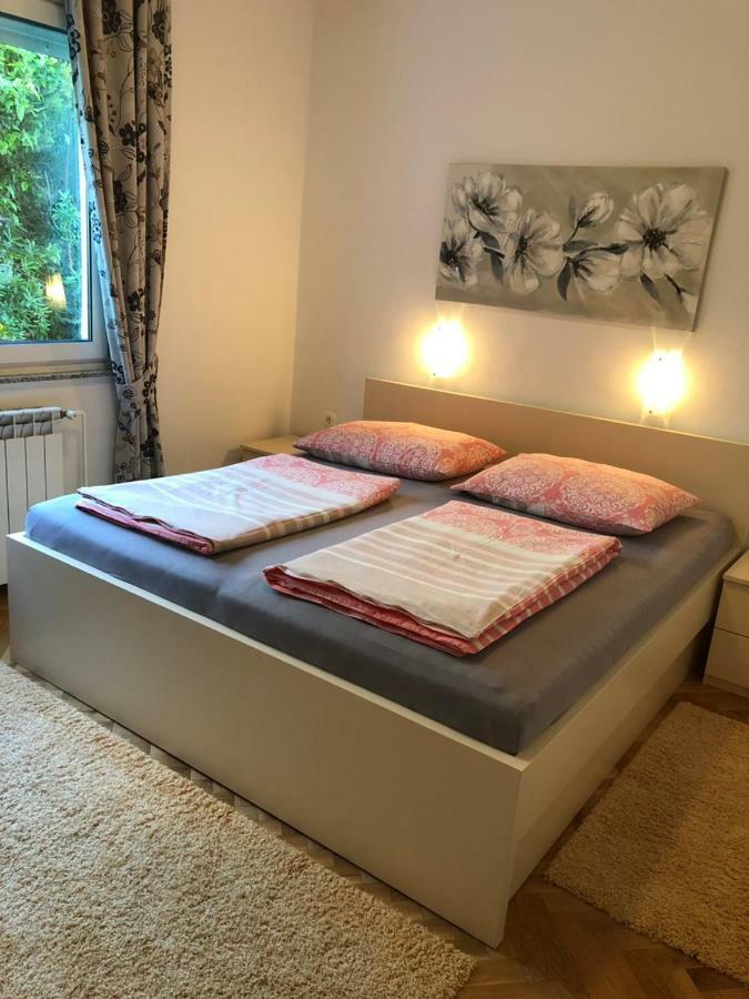 Apartment Branka Banjol Exterior photo